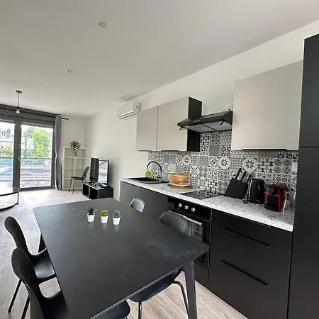 Sydney, Un Avec Terrasse Et Vue Degagee Reims