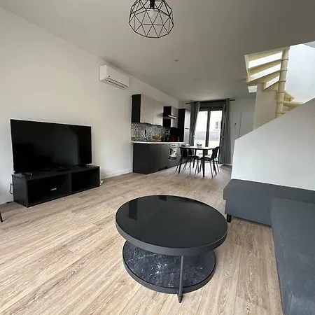 Sydney, Un Avec Terrasse Et Vue Degagee